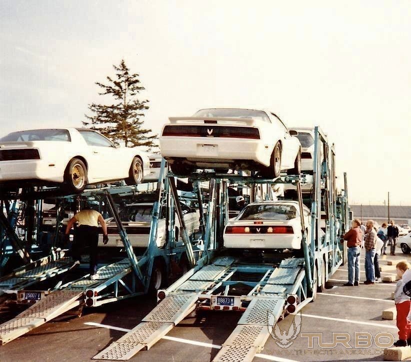 1989 Pontiac assembly line, Van Nuys, California